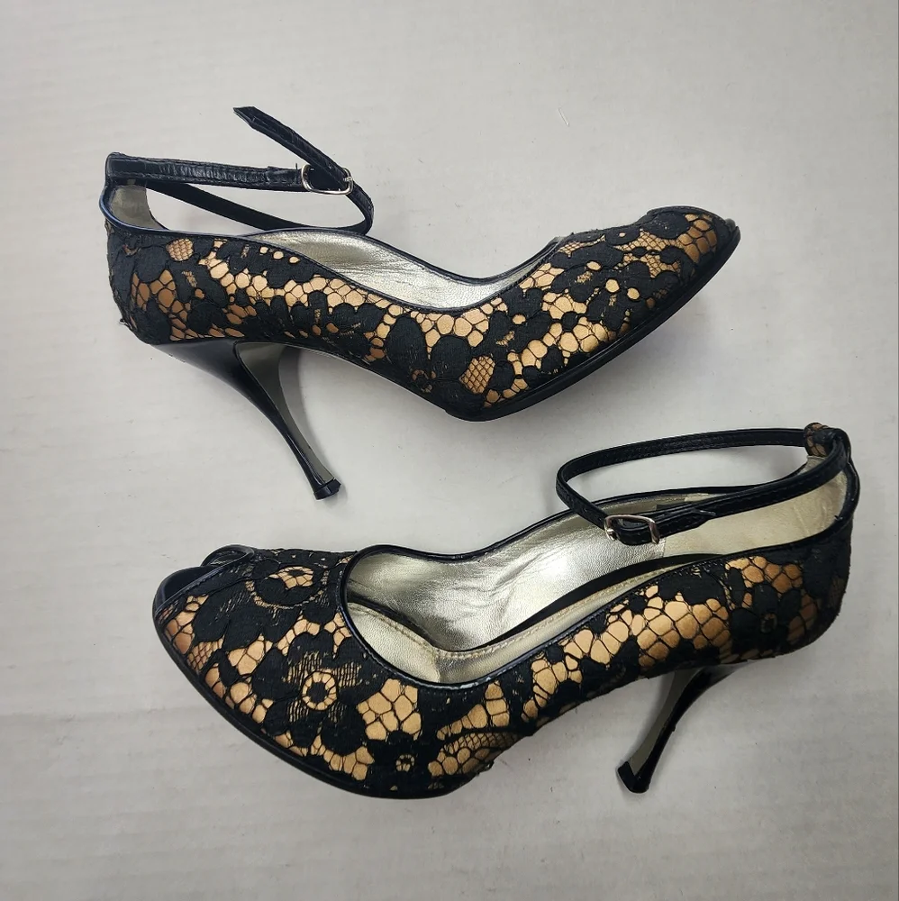 🌸Dolce & Gabbana Elegant Black and‎ Gold Lace Heels